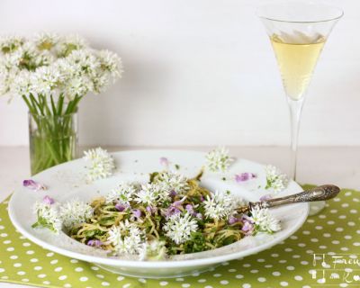Schnelle Bärlauch Pasta mit Wildkräutern