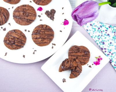 Schokoladige vegane Schokolade Cookies mit Schoko Stückchen