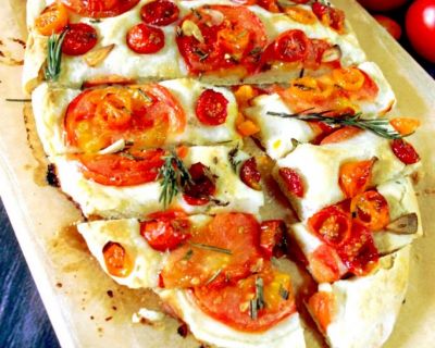 Tomaten-Focaccia mit Rosmarin und Knoblauch