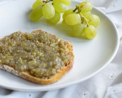 Stout-Bier-Brot mit grüner Traubenmarmelade (zuckerfrei)