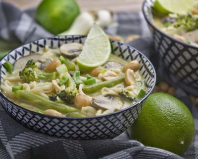 Erdnuss-Ramen-One Pot mit Brokkoli und Bohnen