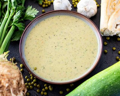 Kalte spanische Zucchinisuppe