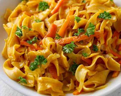 Spitzkohl Möhren Pfanne mit Nudeln