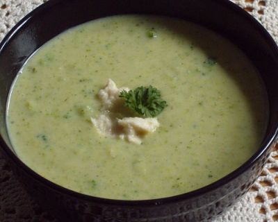 Broccolicremesuppe mit Meerrettich