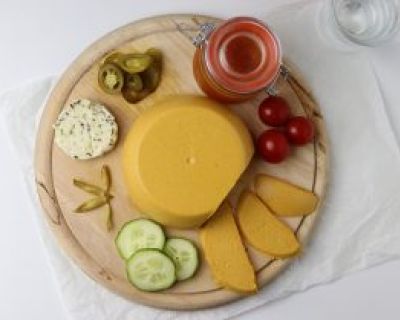 Cheddar-inspirierter veganer Käse