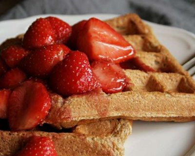 Frühstückswaffeln mit Balsamico-Erdbeeren