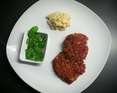 Rote Beete-Taler mit Hummus