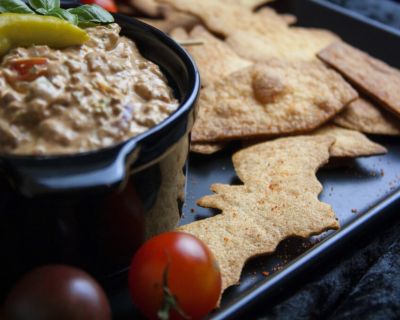 Cremiger Taco-Dip mit Ofen-Tortilla-Chips [Halloween Edition]