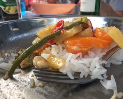 Gemüse süß-sauer mit Ananas und Cashewkernen
