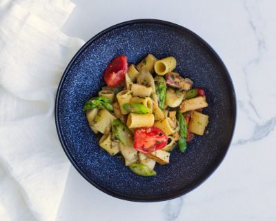 Leckere Pasta mit Tomaten und Spargel