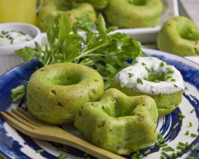 Gebackene Bärlauch-Petersilien-Donuts