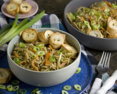 Frühlingsrollen-Bowl mit Filo-Schnecken