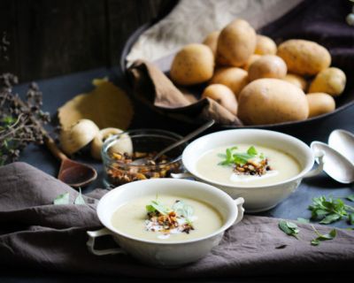 Kartoffel-Pastinaken Süppchen mit Majoran & krossem Räuchertofu