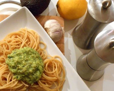 Spaghetti mit Avocado-Pesto