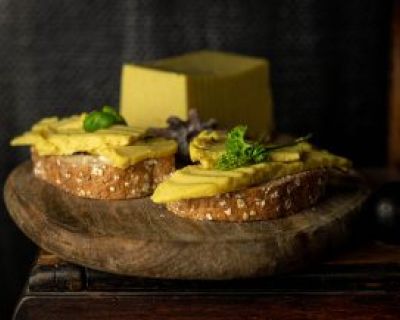 Moxshire Käse – würziger veganer Käse – schnittfest und schmilzt
