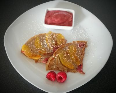 Apfel-Pfannkuchen mit Himbeermus