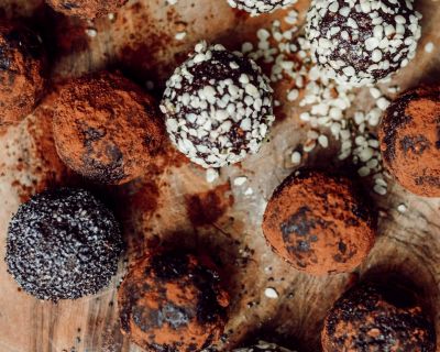 Roll them balls: Gesunde, süße Energyballs einfach selber machen [zuckerfrei, roh vegan]