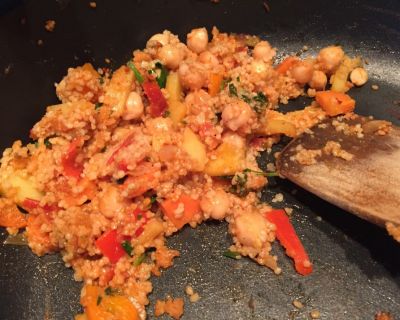 Ofenpaprika mit Couscous-Gemüsefüllung