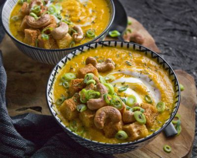 Geröstete Möhren-Süßkartoffel-Suppe mit Joghurt