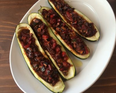 Zucchini -Schiffchen mit Quinoa