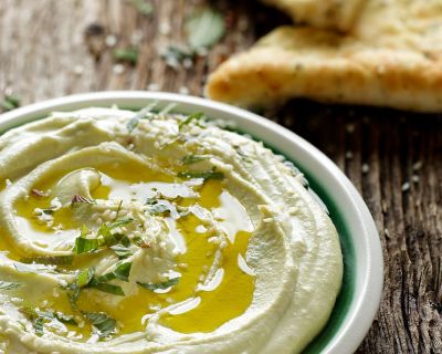 Bohnen-Hummus mit Pinienkernen