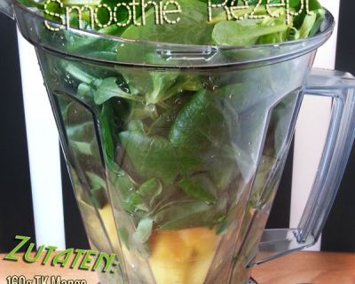 Grüner Smoothie mit Petsersilie, Feldsalat und Mango