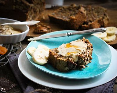 Bananenbrot mit Pekannüssen & Maple-Cashew-Aufstrich
