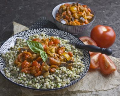 Kräuter-Buchweizen mit Tomaten-Auberginen-Ragout