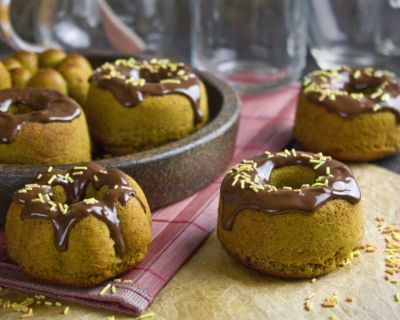 Gebackene Kurkuma-Latte-Donuts mit Banane