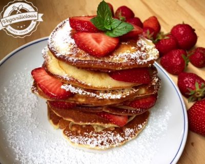 „Buttermilk Pancakes“ mit frischen Erdbeeren