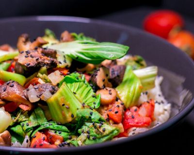 Schnelle vegane Asia-Pfanne mit Pak Choi