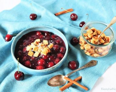 Kirschsuppe mit Zimt-Croutons