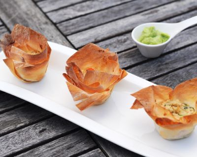 Yufkateigkörbchen mit Gemüse"käse"creme und Avocado-Zwiebel-Dip