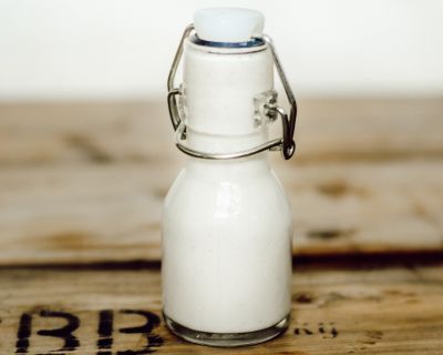 Pflanzliche Sahne selber machen [ohne Hochleistungsmixer, nur zwei Zutaten]