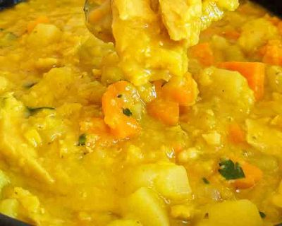 Linsen Kartoffel Eintopf mit veganem Hähnchen, Curry und Möhren