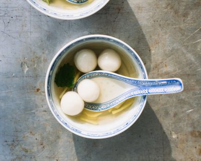 Rezept für Tang Yuan (汤圆) – Chinesische Klebreisbällchen in süßer Ingwer-Suppe