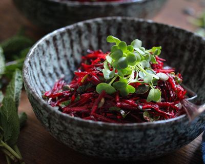 Rote Bete-Apfel-Salat mit Minze