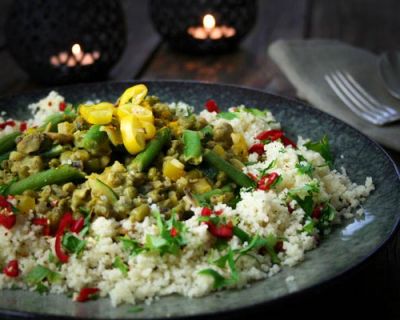 Scharfes Mungo-Curry mit Couscous