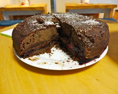 Ziemlich fette Schokocremetorte mit Nougat und Beeren