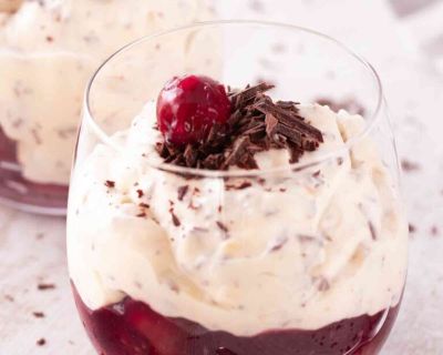 Vegane Herrencreme mit Kirschen