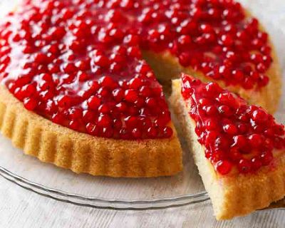 Einfacher veganer Johannisbeerkuchen mit Pudding