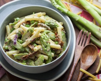 Spargel-Maccaroni-Salat mit getrockneten Tomaten