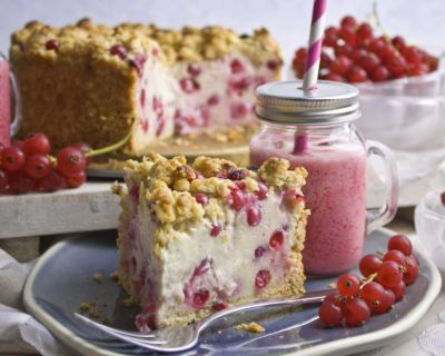 Johannisbeer-Vanille-Kuchen mit Streuseln