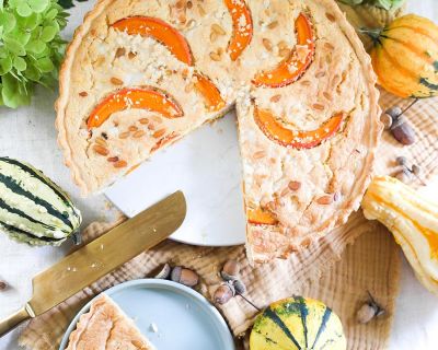 Vegane Kürbis-Quiche mit „Feta“ und Pinienkernen ❤