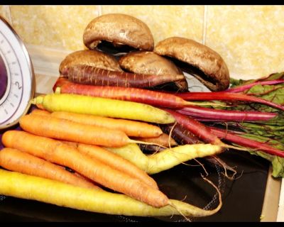 Rezept vom 10.09.2015: Gefüllte Portobello Mushrooms mit Mangold & Bunte Rosmarin Ofen Karotten (Vegan)