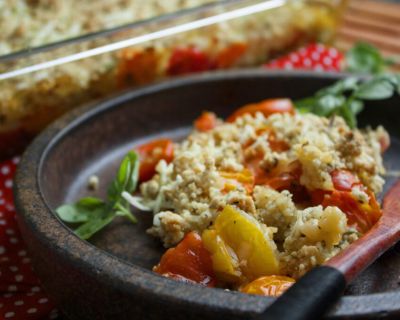 Herzhafter Tomaten-Crumble aus dem Ofen