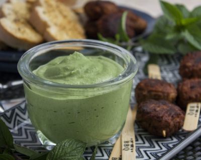 Frischer Tofu-Minz-Dip – Perfekt zum Grillen!