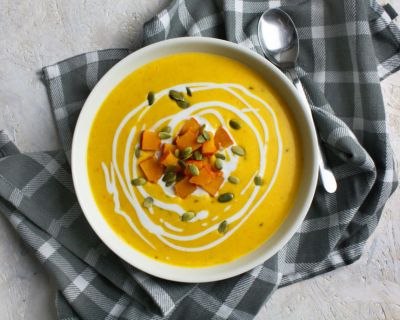 Herbstliche Kürbis-Suppe mit Kokosmilch