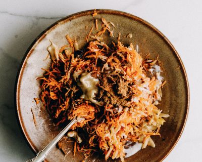 Vitaminreiche Carrot Cake Bowl – Der Kuchen-Klassiker direkt aus der Schüssel