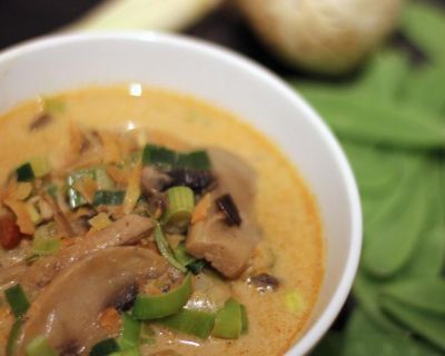 Asiatische Curry-Kokos-Gemüsesuppe